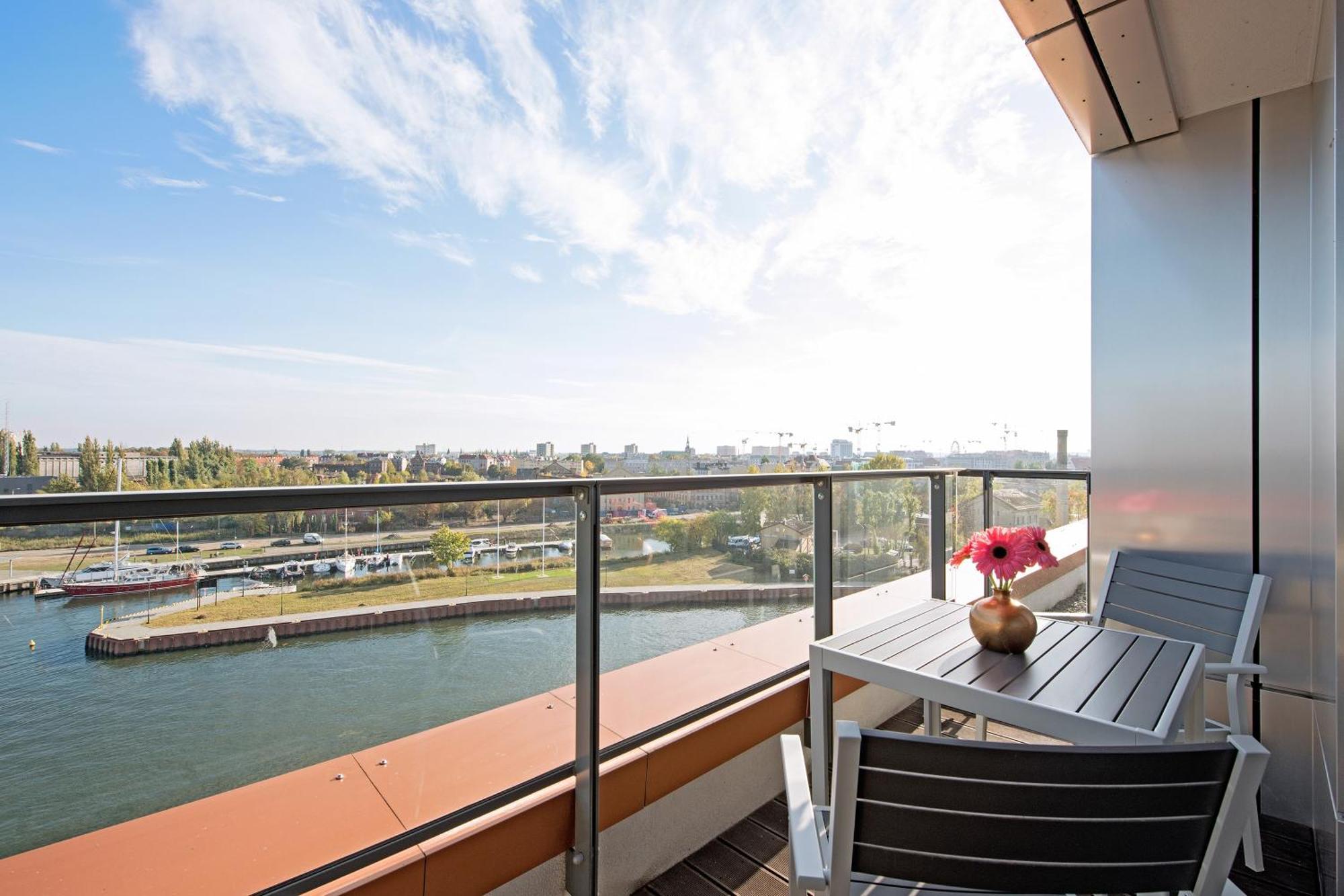 Blue Mandarin Riverside Gdansk Bagian luar foto